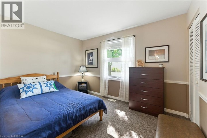 Photo 16 at 207 Robinson Road, Brant Pk / Rest Acres, Brantford