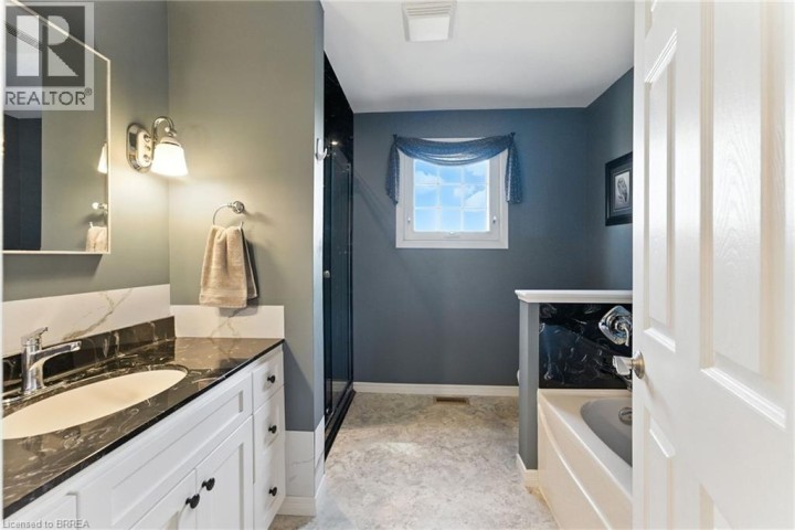 Photo 17 at 207 Robinson Road, Brant Pk / Rest Acres, Brantford