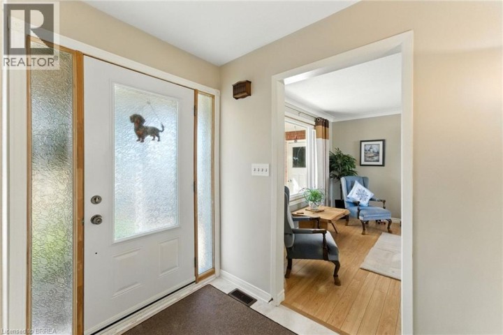 Photo 2 at 207 Robinson Road, Brant Pk / Rest Acres, Brantford
