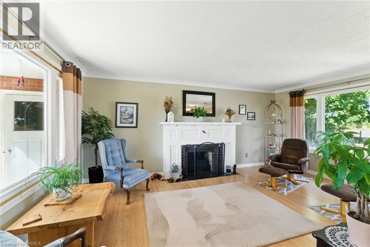 Photo 3 at 207 Robinson Road, Brant Pk / Rest Acres, Brantford