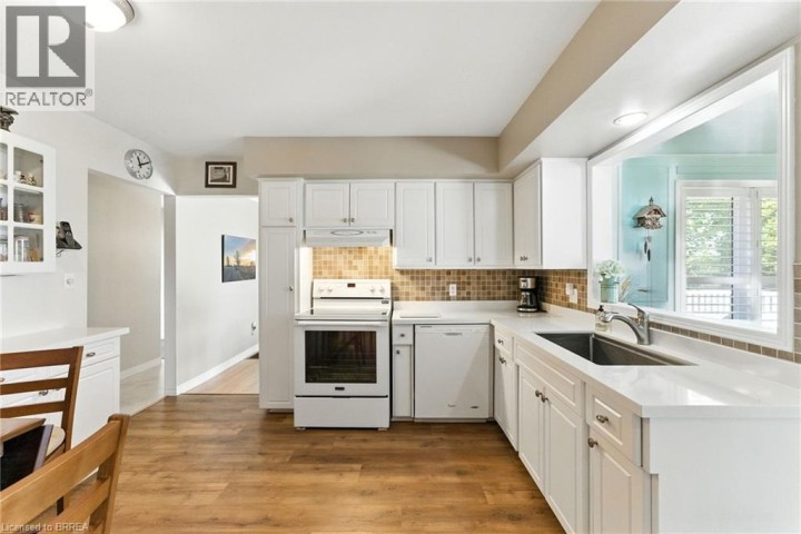 Photo 9 at 207 Robinson Road, Brant Pk / Rest Acres, Brantford