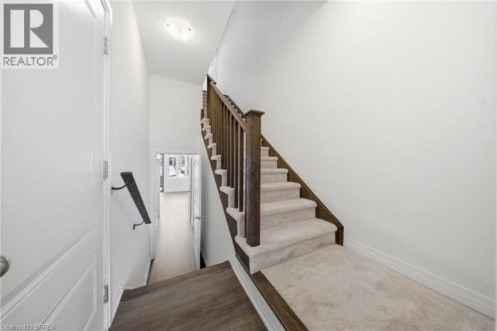 Photo 9 at 107 - 585 E Colborne Street, Victoria / Arthur, Brantford