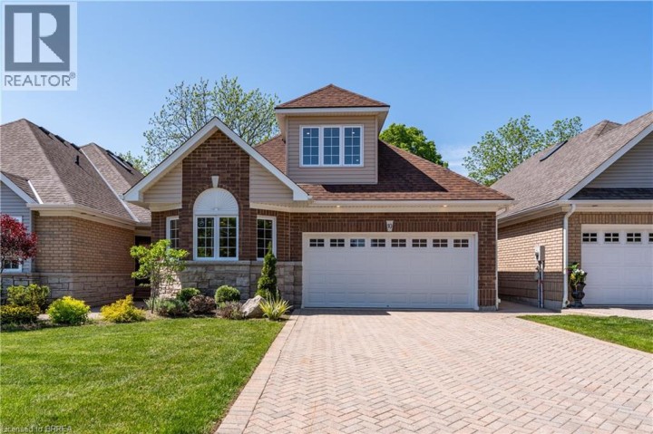 Photo 1 at 10 - 152 Dufferin Avenue, Holmedale, Brantford
