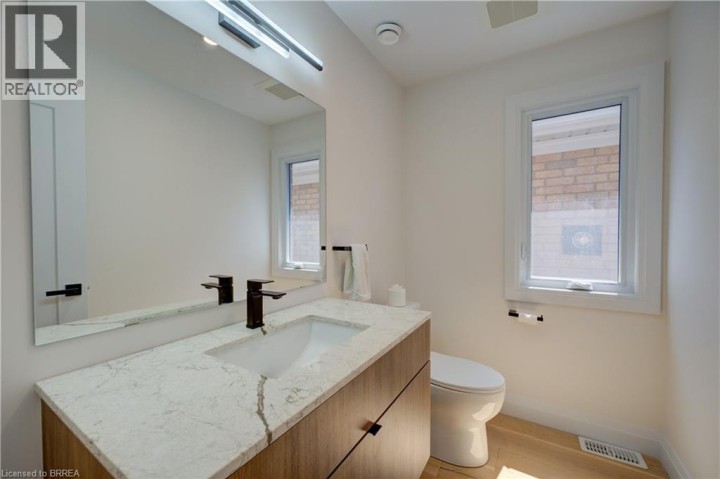 Photo 14 at 10 - 152 Dufferin Avenue, Holmedale, Brantford