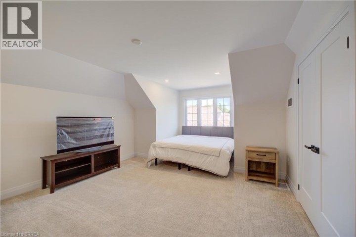 Photo 22 at 10 - 152 Dufferin Avenue, Holmedale, Brantford