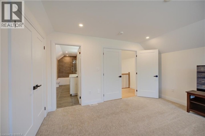 Photo 24 at 10 - 152 Dufferin Avenue, Holmedale, Brantford