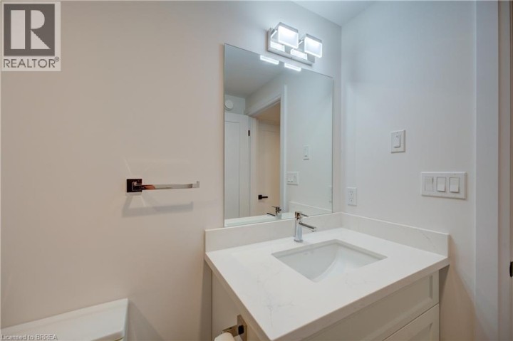 Photo 33 at 10 - 152 Dufferin Avenue, Holmedale, Brantford