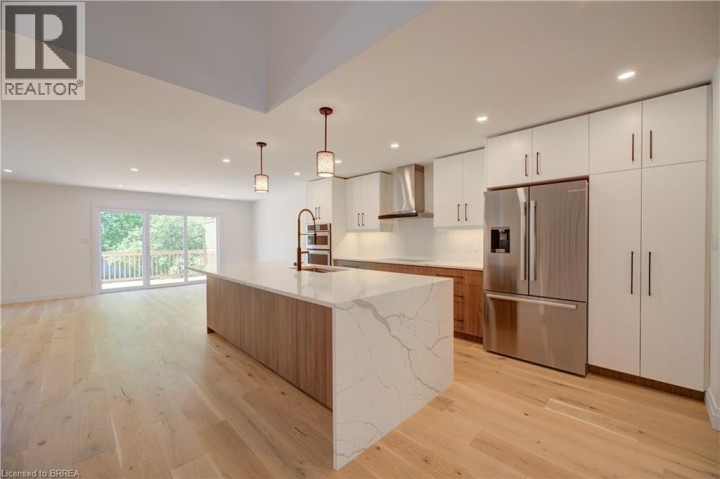 Photo 6 at 10 - 152 Dufferin Avenue, Holmedale, Brantford