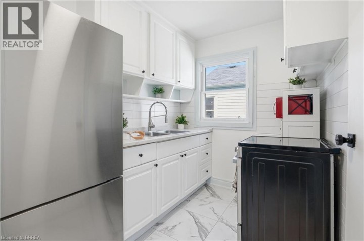 Photo 8 at 48 Seventh Avenue, Eagle Place East, Brantford