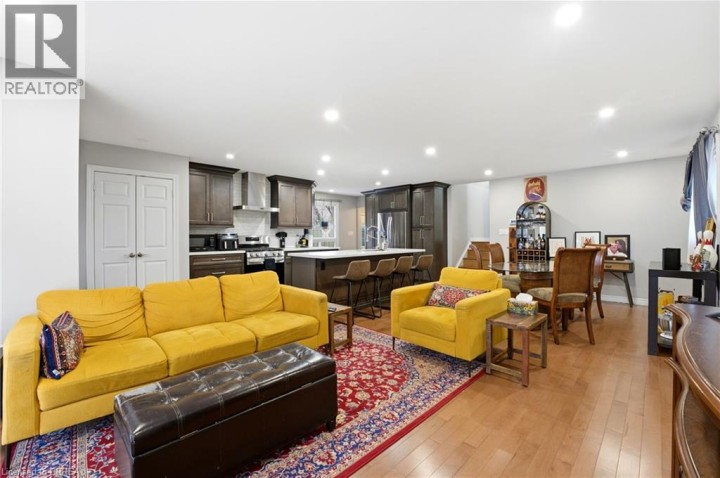 Photo 3 at 179 Banbury Road, Brantwood Park, Brantford