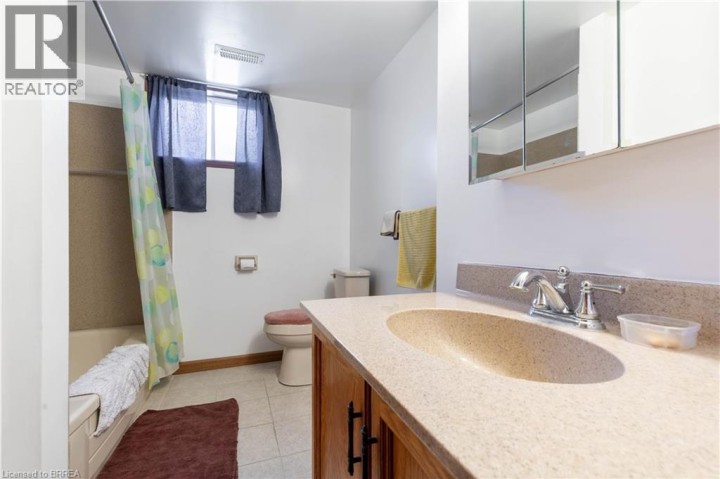 Photo 17 at 12 Spartan Drive, Brier Park, Brantford