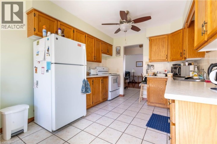 Photo 8 at 12 Spartan Drive, Brier Park, Brantford