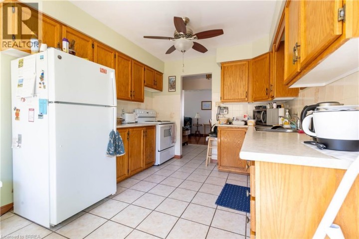 Photo 9 at 12 Spartan Drive, Brier Park, Brantford