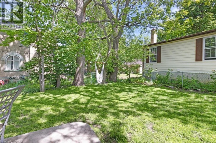 Photo 4 at 42 Beale Street, Woodstock - North, Woodstock