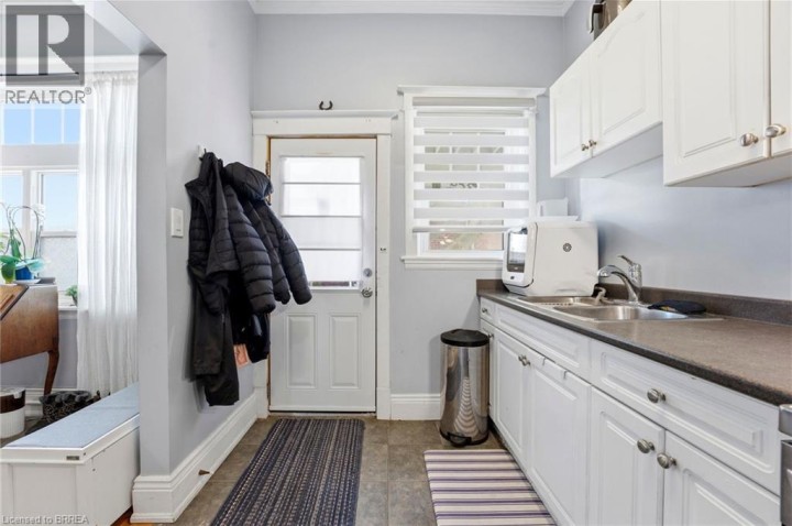 Photo 9 at 1 - 54 Dufferin Avenue, Lansdowne, Brantford