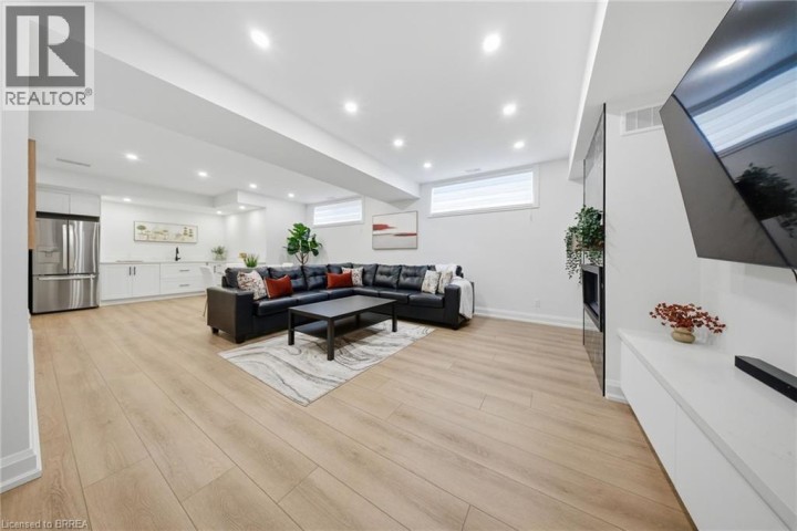 Photo 19 at 422 Mount Pleasant Road, Tutela Heights, Brantford
