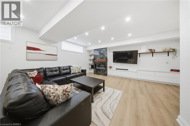 Photo 20 at 422 Mount Pleasant Road, Tutela Heights, Brantford