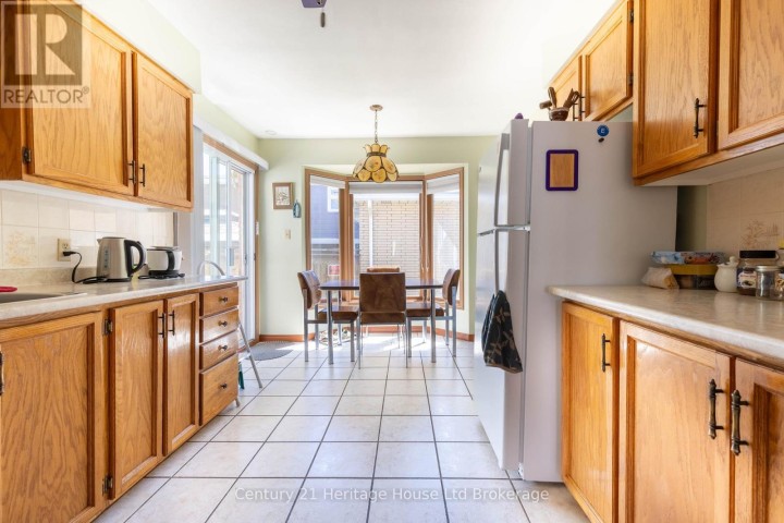 Photo 10 at 12 Spartan Drive, Brantford