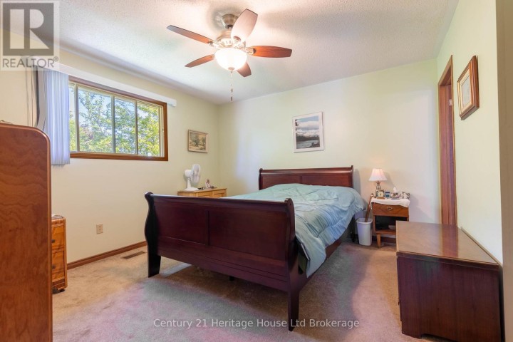 Photo 18 at 12 Spartan Drive, Brantford