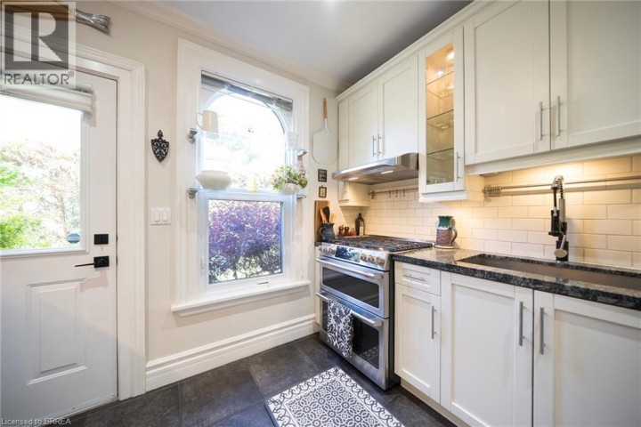 Photo 17 at 11 Chestnut Avenue, Lansdowne, Brantford
