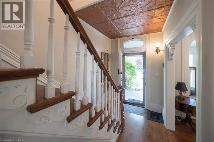 Photo 3 at 11 Chestnut Avenue, Lansdowne, Brantford