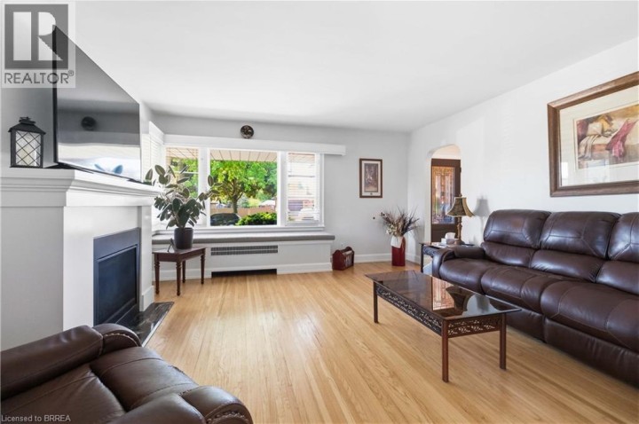 Photo 11 at 134 Queensway Drive, Queensway / Grove, Brantford