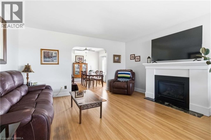 Photo 13 at 134 Queensway Drive, Queensway / Grove, Brantford