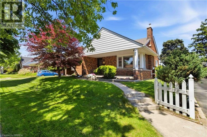 Photo 3 at 134 Queensway Drive, Queensway / Grove, Brantford