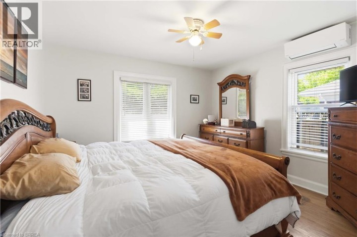 Photo 33 at 134 Queensway Drive, Queensway / Grove, Brantford