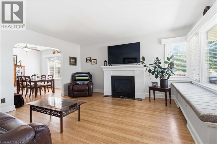 Photo 9 at 134 Queensway Drive, Queensway / Grove, Brantford