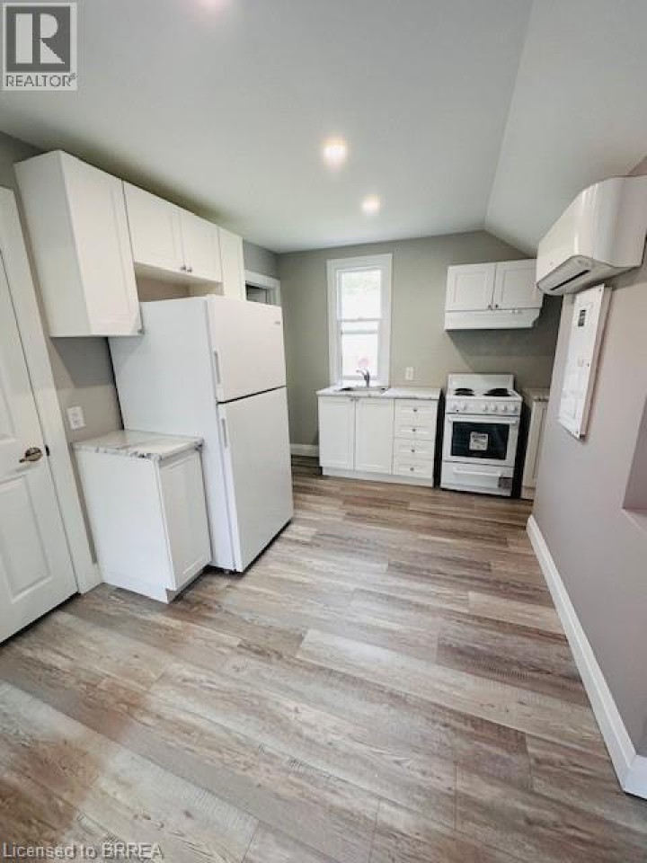 Photo 5 at 111 Spring Street, Holmedale, Brantford