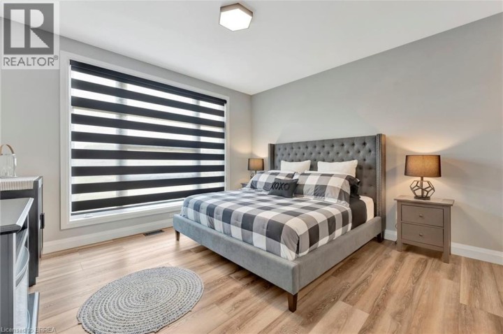 Photo 17 at 14 Hudson Drive, Oakhill Dr, Brantford