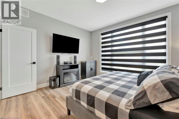 Photo 18 at 14 Hudson Drive, Oakhill Dr, Brantford