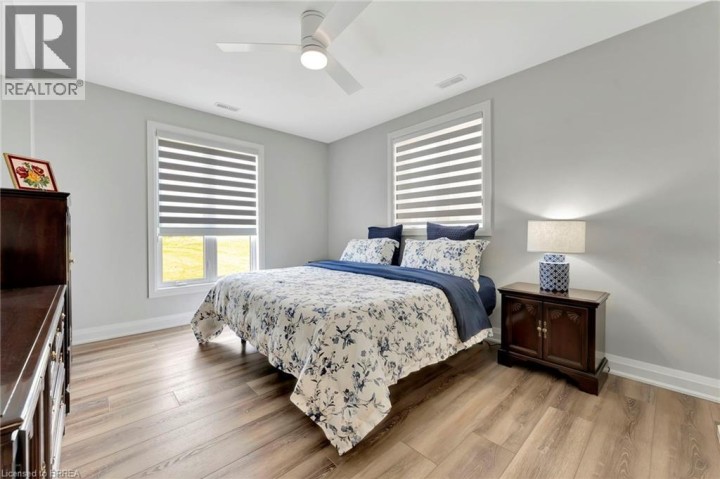 Photo 38 at 14 Hudson Drive, Oakhill Dr, Brantford