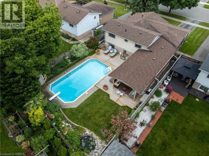 Photo 3 at 60 Woodlawn Avenue, Woodlawn, Brantford