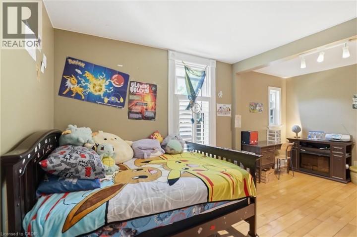 Photo 9 at 86 Oak Street, Old West Brant, Brantford
