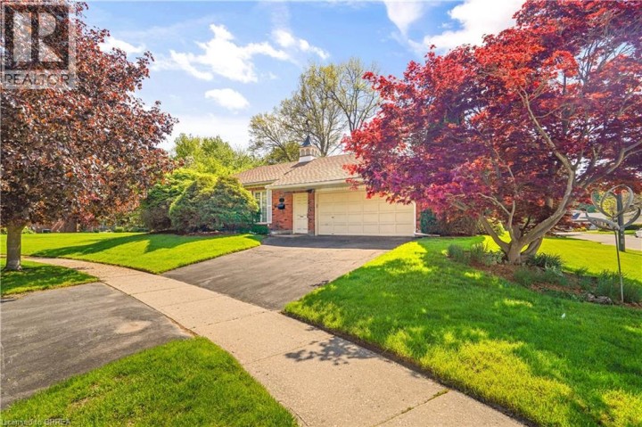 Photo 43 at 3 Fieldstone Circle, Brier Park, Brantford