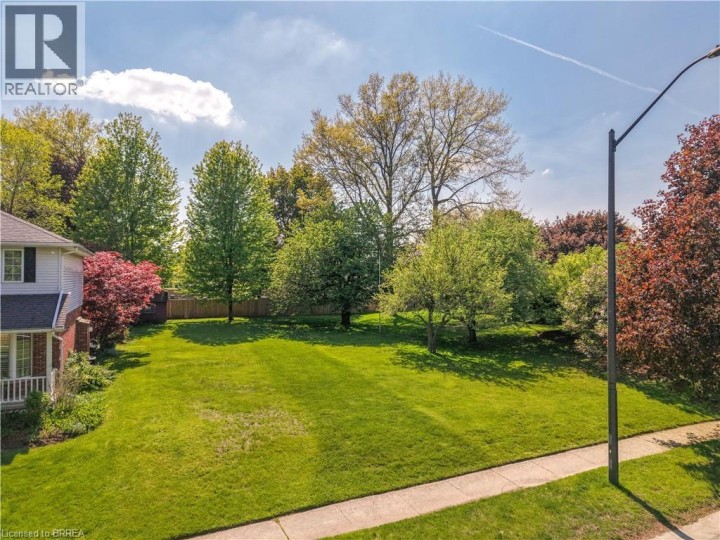 Photo 44 at 3 Fieldstone Circle, Brier Park, Brantford