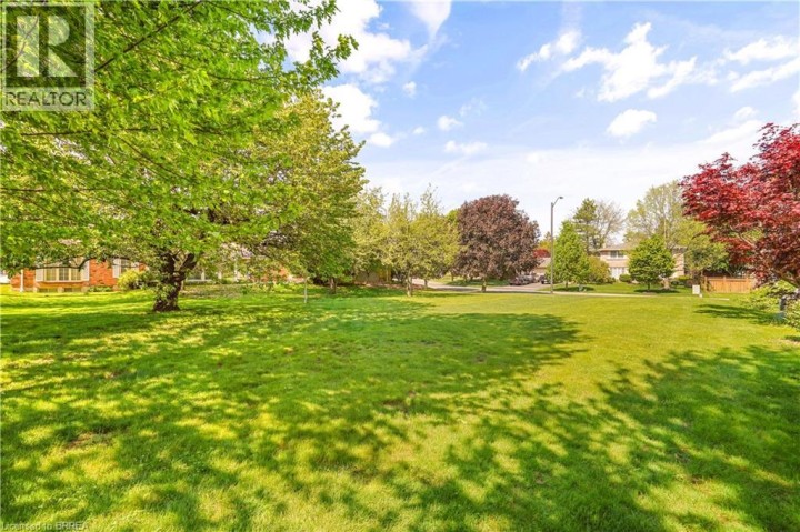 Photo 49 at 3 Fieldstone Circle, Brier Park, Brantford