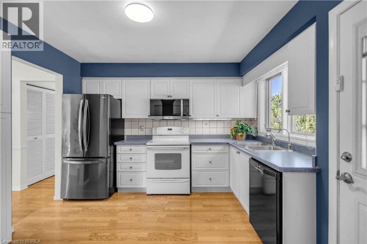 Photo 12 at 6 Mitchell Court, Echo Place, Brantford