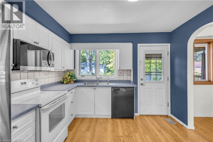 Photo 13 at 6 Mitchell Court, Echo Place, Brantford
