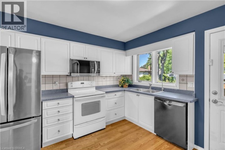 Photo 14 at 6 Mitchell Court, Echo Place, Brantford