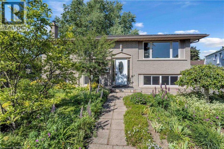 Photo 2 at 6 Mitchell Court, Echo Place, Brantford