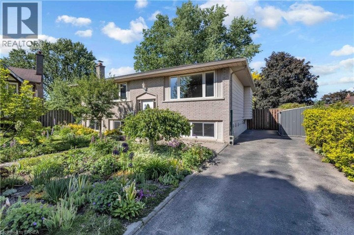 Photo 3 at 6 Mitchell Court, Echo Place, Brantford