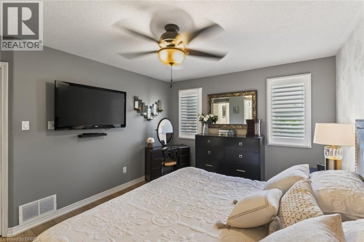 Photo 32 at 62 Varley Crescent, Mayfair, Brantford