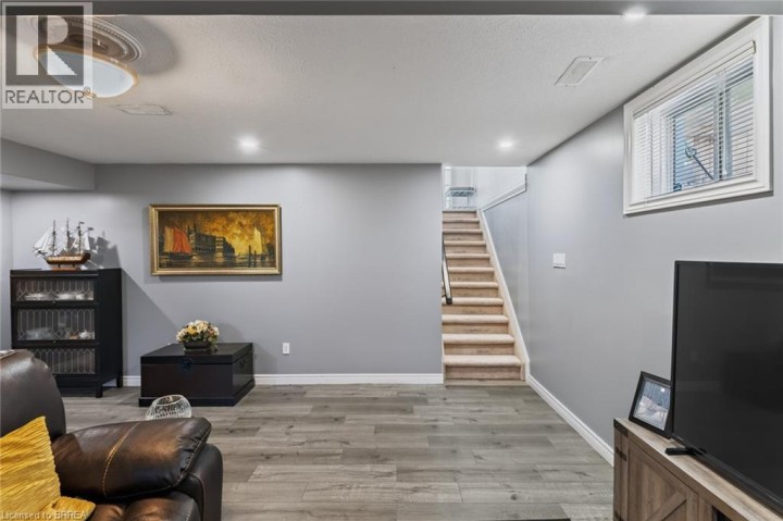 Photo 37 at 62 Varley Crescent, Mayfair, Brantford