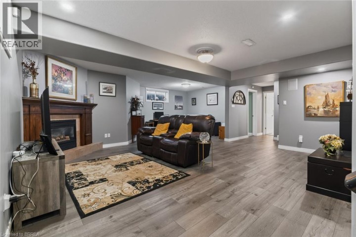 Photo 38 at 62 Varley Crescent, Mayfair, Brantford