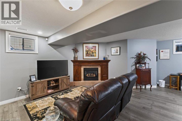 Photo 39 at 62 Varley Crescent, Mayfair, Brantford