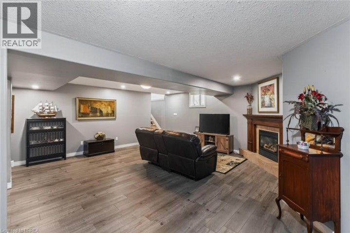 Photo 42 at 62 Varley Crescent, Mayfair, Brantford