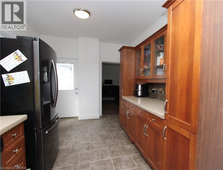 Photo 13 at 97 Park Avenue, Victoria / Arthur, Brantford